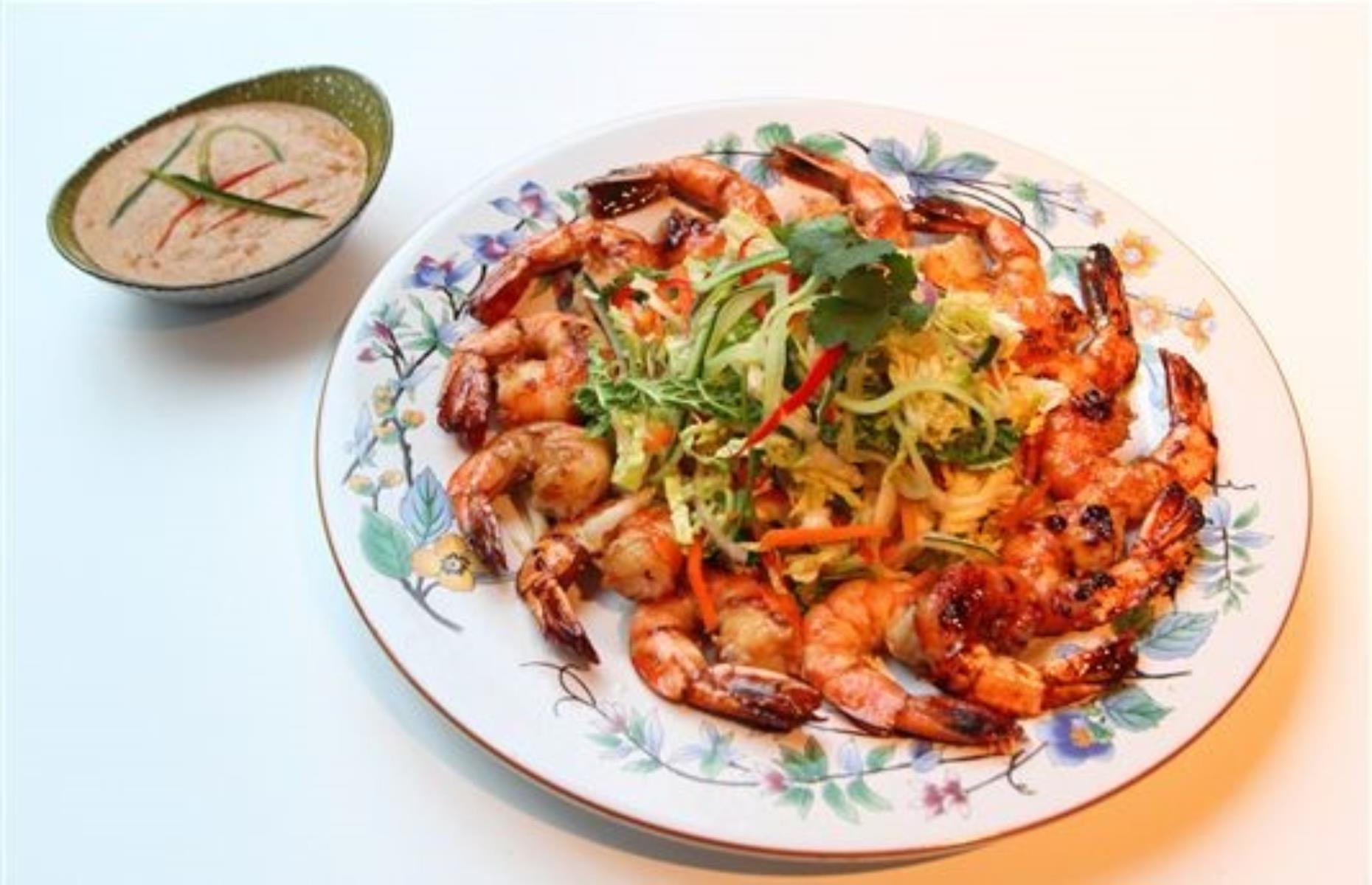 Griddled prawn Thai salad with a peanut dressing